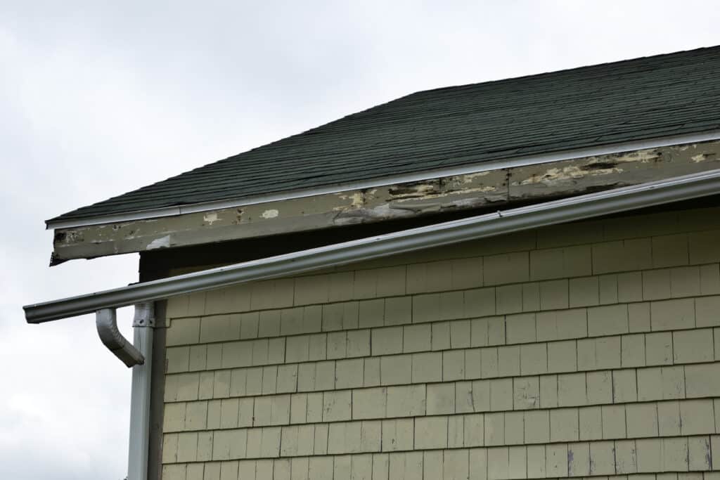 broken roof gutter