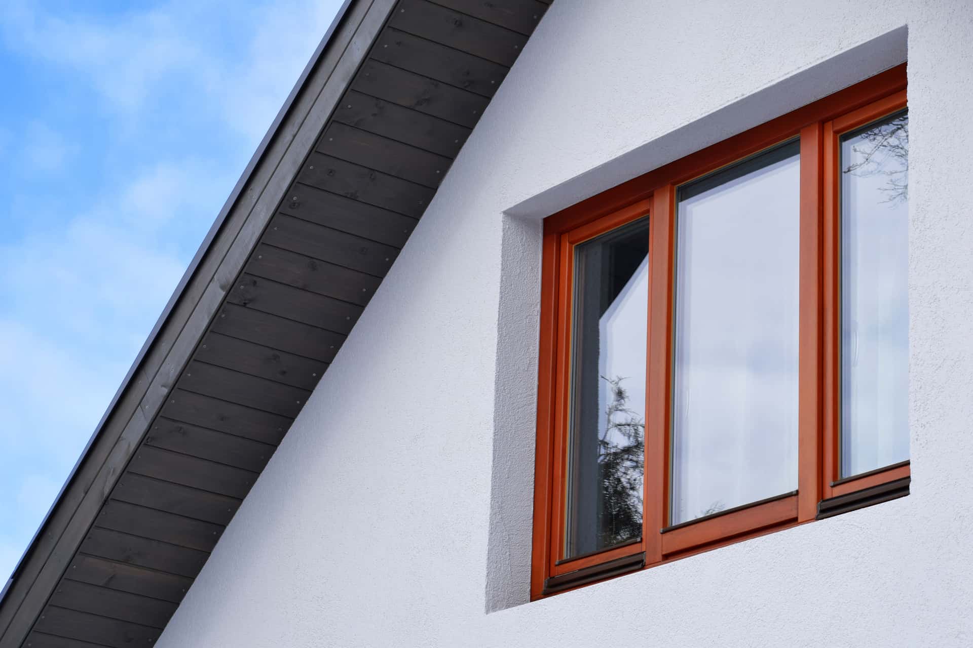 a properly installed roofing eave to keep from insects and animals from nesting under the roof